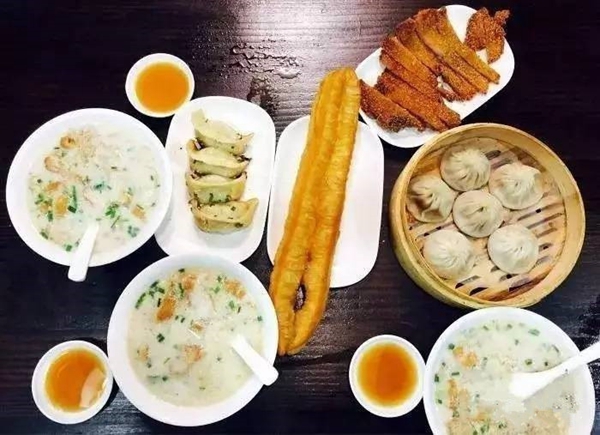 把豆?jié){油條做成夜宵，外賣(mài)月銷(xiāo)破百萬(wàn)，他已經(jīng)做了7年的網(wǎng)紅