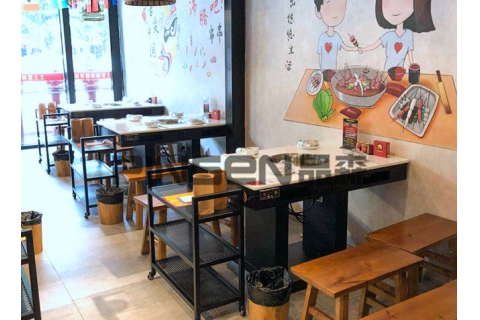 火鍋?zhàn)烙惺裁磧?yōu)點(diǎn)？為什么開火鍋店要用火鍋?zhàn)?><div><h3>火鍋?zhàn)烙惺裁磧?yōu)點(diǎn)？為什么開火鍋店要用火鍋?zhàn)?/h3><p>現(xiàn)如今，我們消費(fèi)者消費(fèi)已不再是單純的吃食物更多的是享受環(huán)境。消費(fèi)者到一家店首先看得就是就餐環(huán)境、后廚出菜頻率、就餐安全問題都是很容易被忽視的大問題。...</p><p>2019-11-13</p></div></a></li>
        </ul>
    </div>
    <div   class=