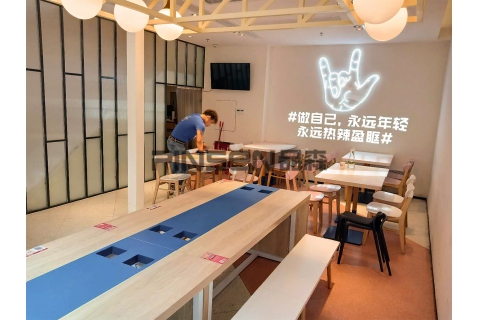 讓深圳品森家具來(lái)給你講解老榆木火鍋?zhàn)涝趺炊ㄖ?><div><h3>讓深圳品森家具來(lái)給你講解老榆木火鍋?zhàn)涝趺炊ㄖ?/h3><p>讓 深圳品森家具 來(lái)給你講解老榆木火鍋?zhàn)涝趺炊ㄖ?要想做一家好的仿古火鍋餐飲店面，必須做老榆木火鍋?zhàn)龅亩ㄖ?。也許很多人認(rèn)為店面形象的載體，不僅僅是店面裝修的標(biāo)準(zhǔn)，和室...</p><p>2019-11-28</p></div></a></li><li><a href=